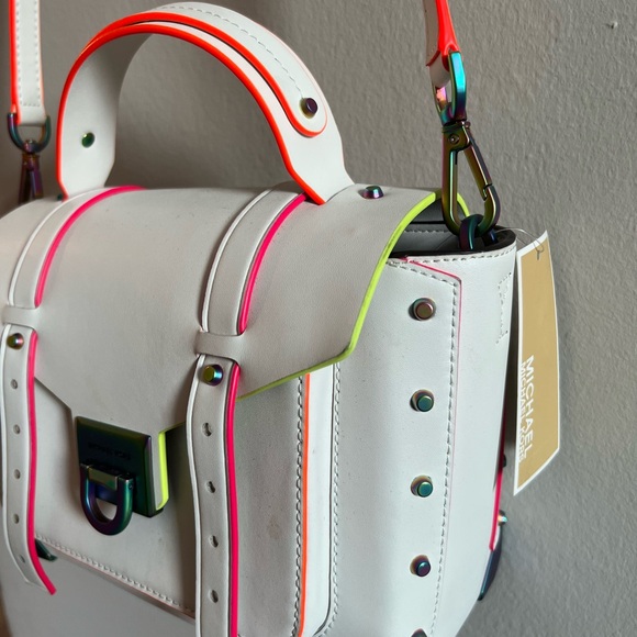 Michael Kors Stylish White Handbag - Picture 3 of 7